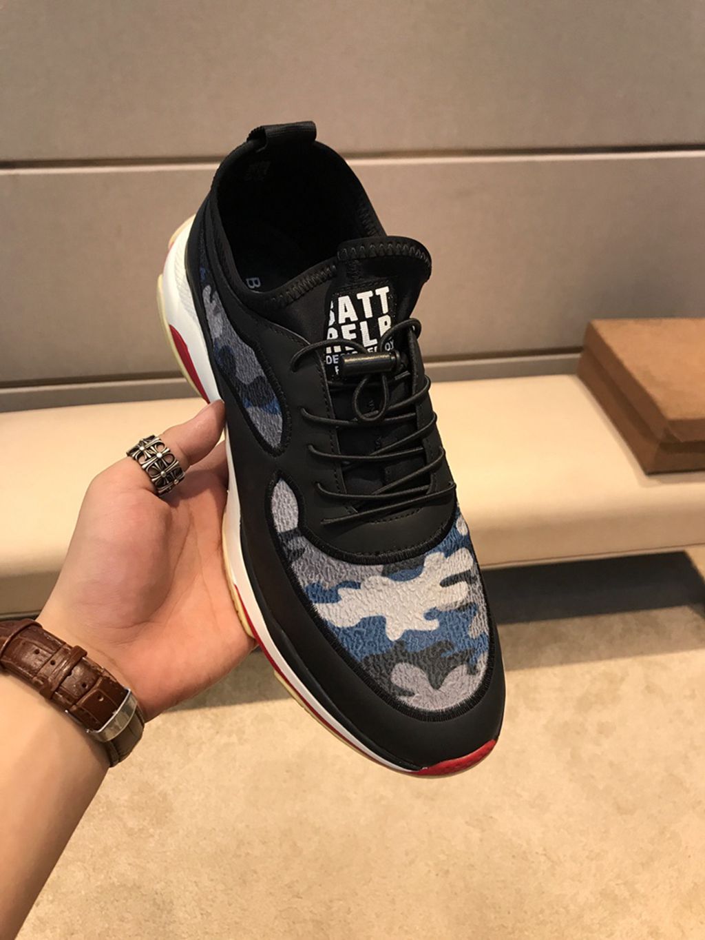 BLG  sneaker